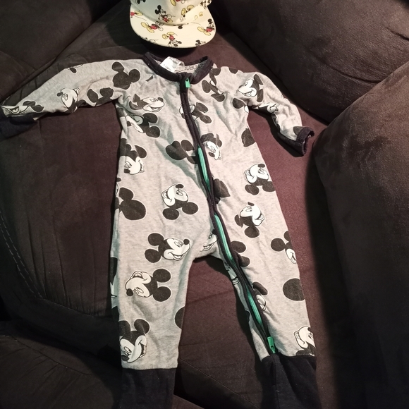 Mickey Hat (6-9M) & Mickey Coverall (6-12M) - Picture 2 of 6